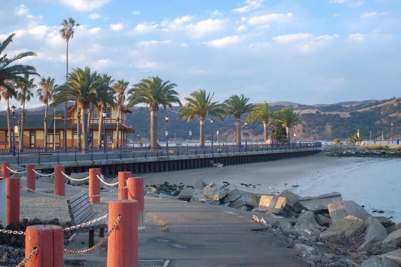 picture of benicia shoreline and pier, vending in benicia