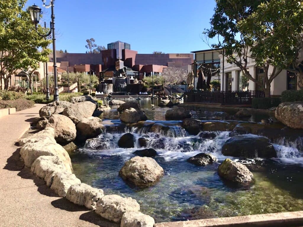 blackhawk plaza in danville - munch vending