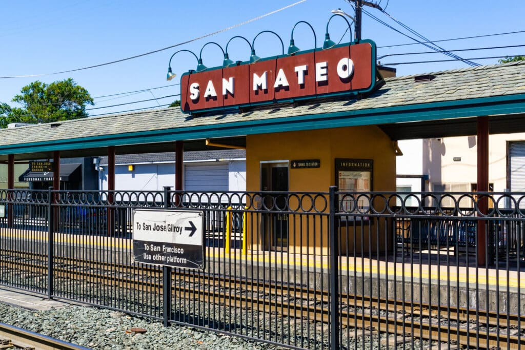 san mateo train station - san mateo, ca - vending in san mateo - munch vending